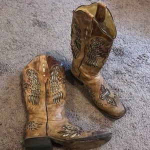 MAKE OFFER. Cross boots with sparkle inlay